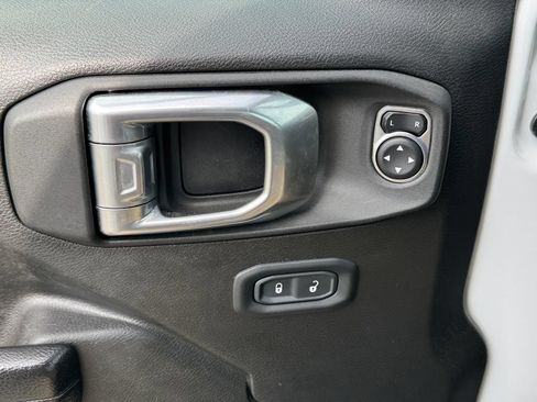 Used 2024 Jeep Wrangler Unlimited AWD/4WD image 11