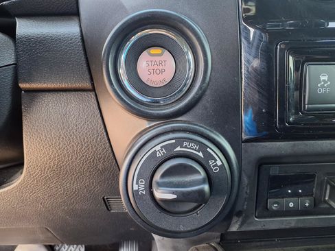 Used 2023 Nissan Titan PRO-4X w/ Pro-4x Convenience Package AWD/4WD image 16