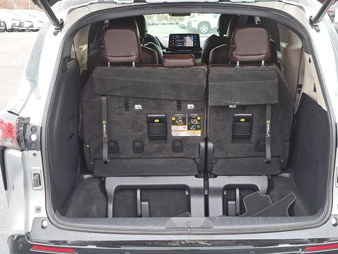 Certified 2021 Toyota Sienna Platinum image 10