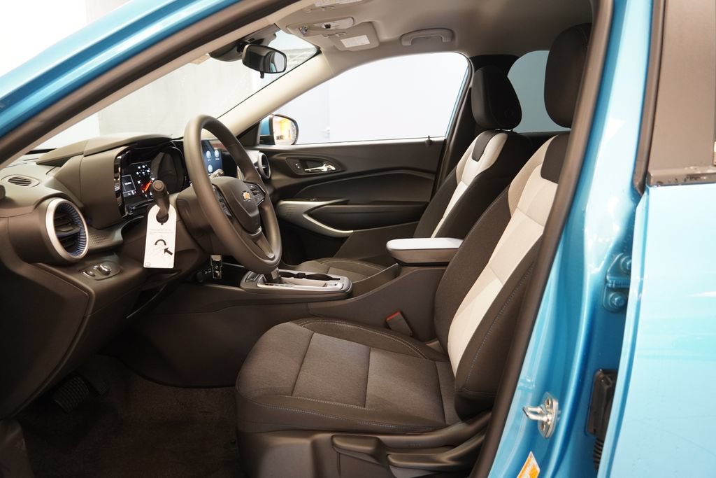 New 2026 Chevrolet Trax LS w/ LS Convenience Package FWD image 4