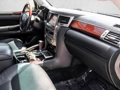 Used 2013 Lexus LX 570 4WD w/ Luxury Pkg image 26