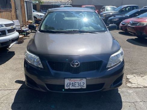 Used 2010 Toyota Corolla LE image 3