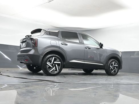 Used 2025 Nissan Kicks SV image 27