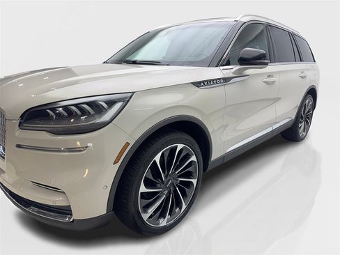 Used 2022 Lincoln Aviator Reserve w/ Equipment Group 201A image 11