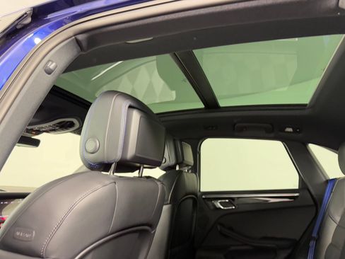 Certified 2026 Porsche Macan AWD/4WD image 23