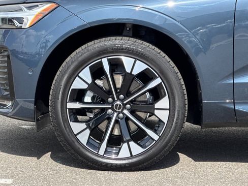 Certified 2026 Volvo XC60 B5 Plus AWD/4WD image 32