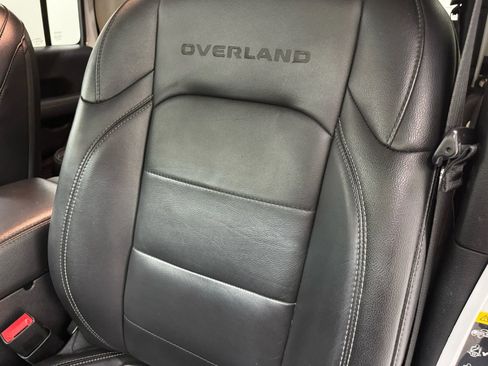 Used 2020 Jeep Gladiator Overland image 35