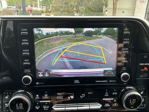Used 2022 Toyota Highlander Limited FWD image 25