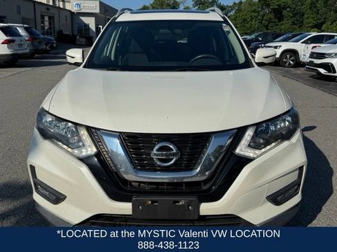 Used 2017 Nissan Rogue SV AWD/4WD image 2