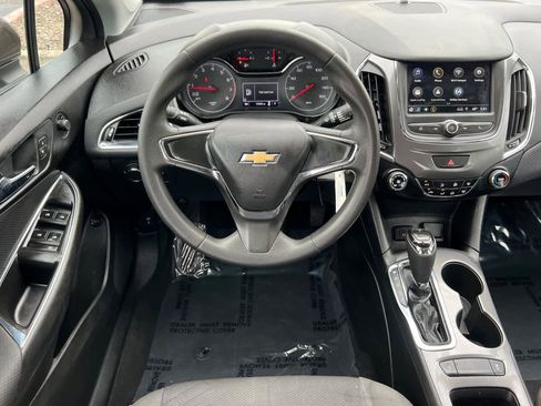 Used 2019 Chevrolet Cruze LS FWD image 15