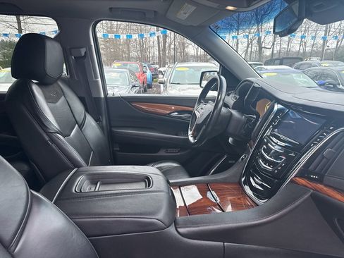 Used 2015 Cadillac Escalade ESV Luxury image 33