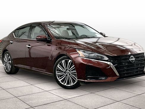 Used 2023 Nissan Altima 2.5 SL image 2