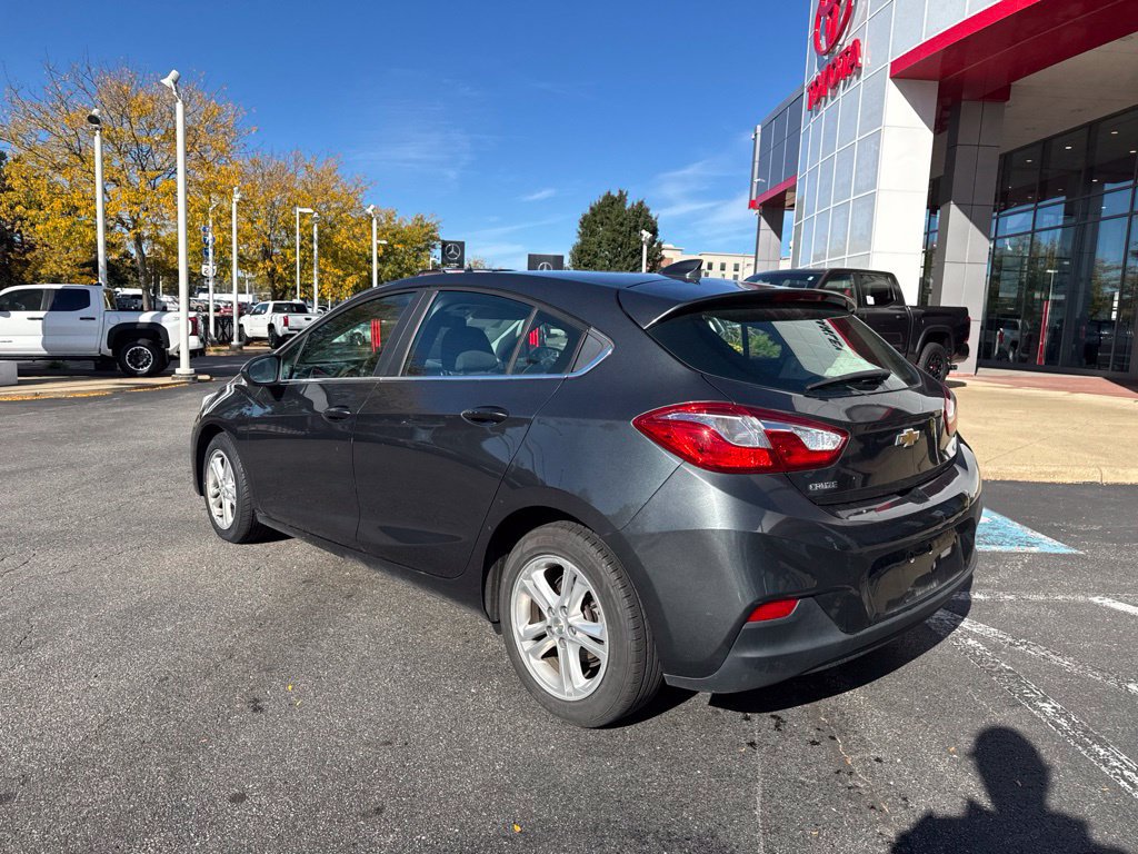 Used 2017 Chevrolet Cruze LT FWD image 3
