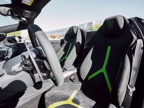 Used 2019 Lamborghini Huracan Performante image 3