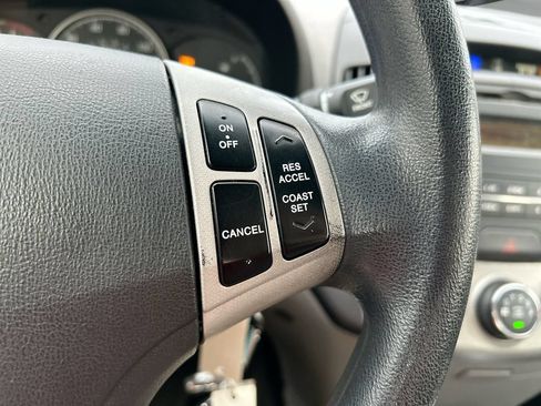 Used 2010 Hyundai Elantra SE FWD image 14