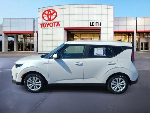 Used 2023 Kia Soul LX image 7
