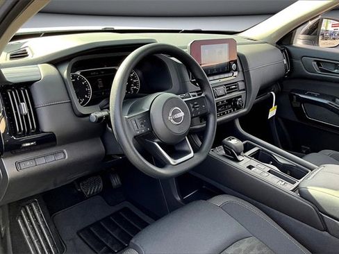 New 2025 Nissan Pathfinder S image 7