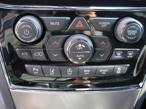 Used 2021 Jeep Grand Cherokee Laredo X image 35