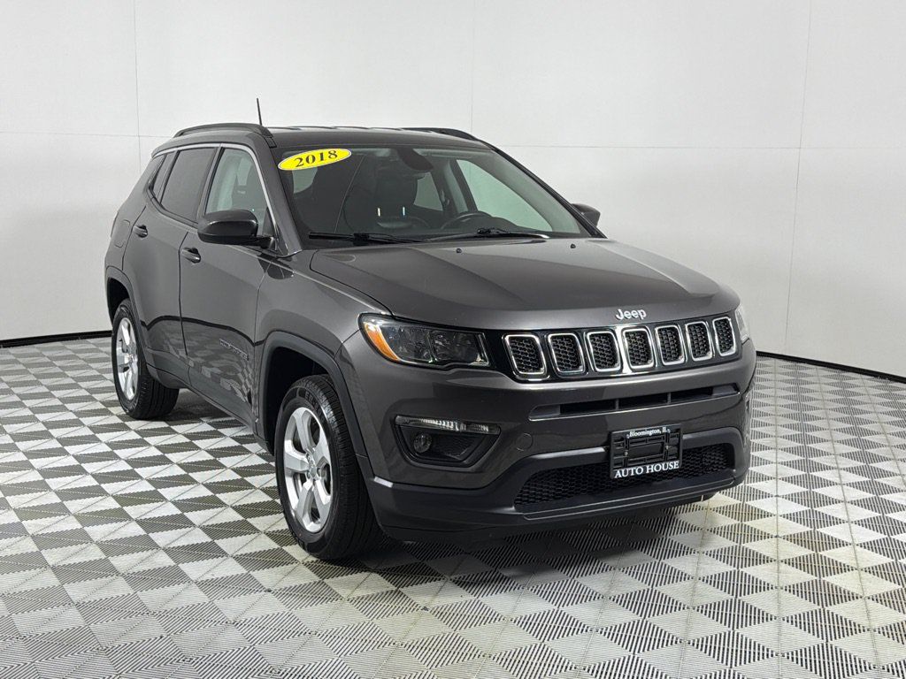 Used 2018 Jeep Compass Latitude w/ Cold Weather Group AWD/4WD image 3