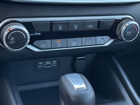 Used 2025 Nissan Altima 2.5 SV image 32