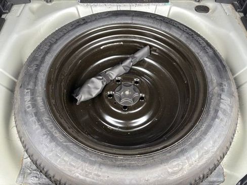 Used 2024 Nissan Rogue S image 10