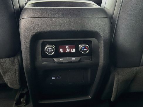 Used 2025 Chevrolet Traverse LT FWD image 26