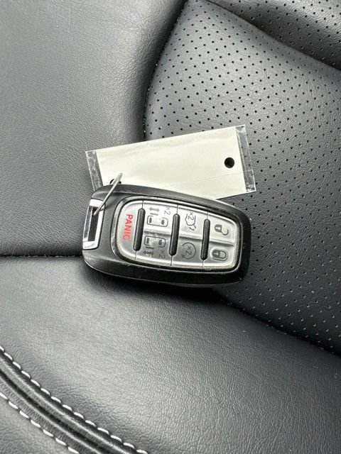 Used 2023 Chrysler Pacifica Touring-L FWD image 28