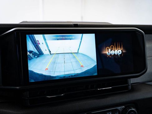 Used 2024 Jeep Wrangler Unlimited image 35