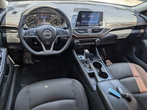 Used 2024 Nissan Altima 2.5 SV FWD image 18