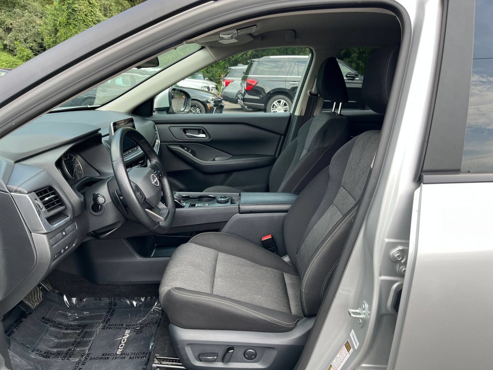 Used 2025 Nissan Rogue SV AWD/4WD image 32