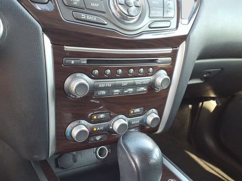 Used 2016 Nissan Pathfinder Platinum FWD image 17