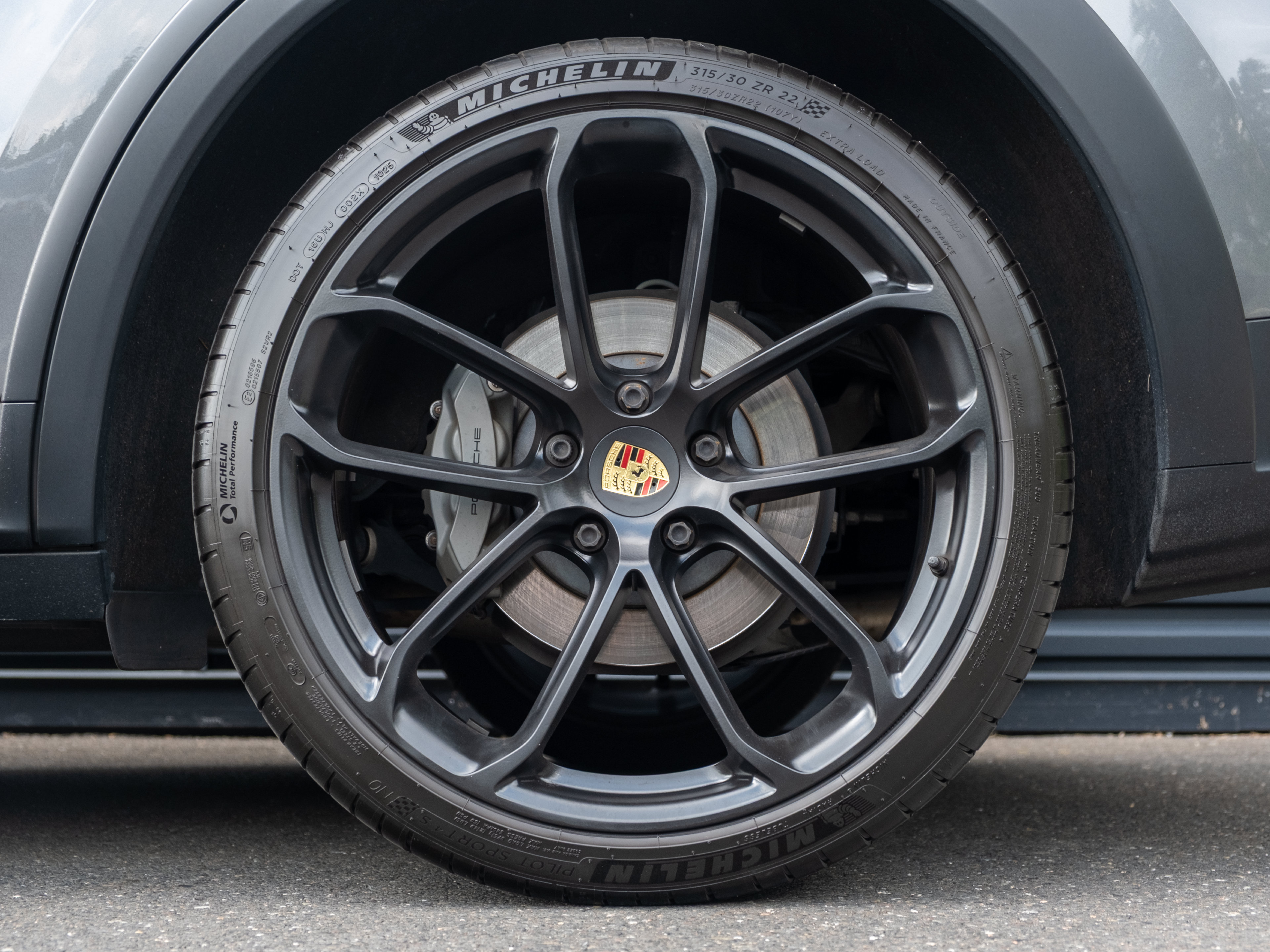 Certified 2022 Porsche Cayenne S AWD/4WD image 13