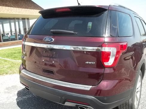 Used 2018 Ford Explorer XLT w/ Equipment Group 202A AWD/4WD image 4