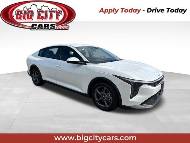Used 2025 Kia K4 FWD image 1