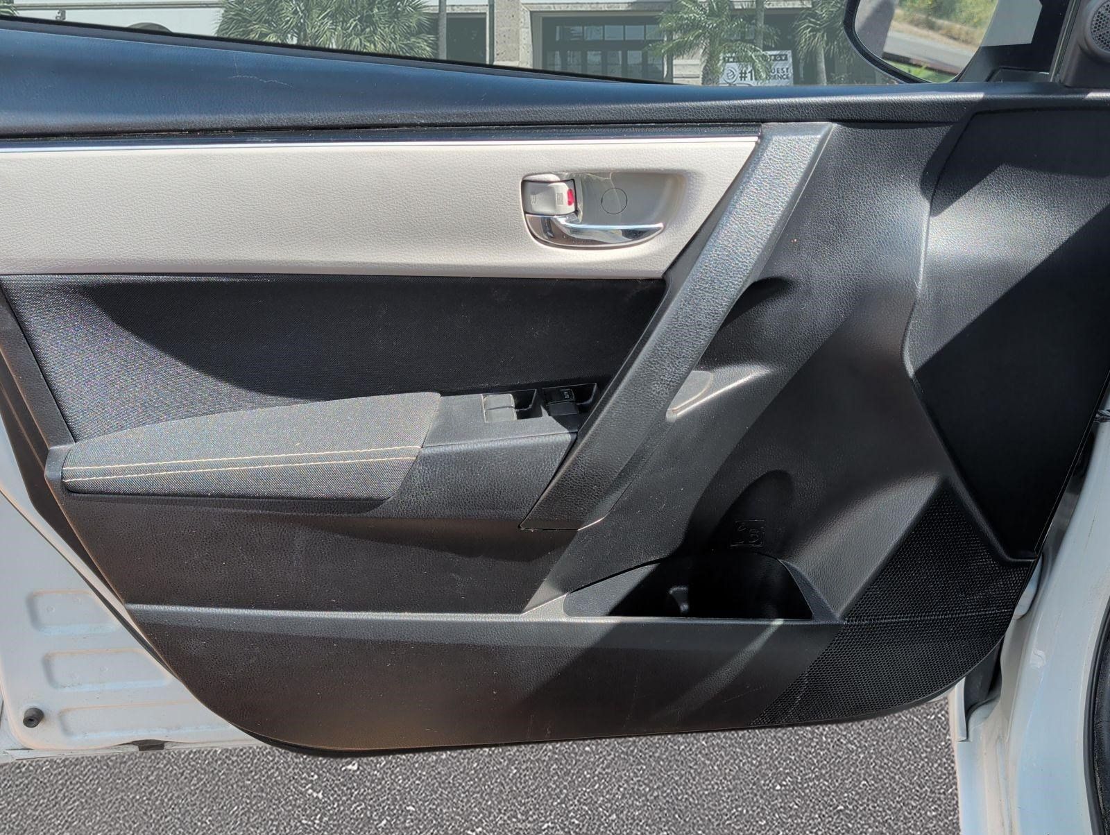 Used 2017 Toyota Corolla LE FWD image 8
