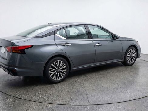 Used 2025 Nissan Altima 2.5 SV image 9