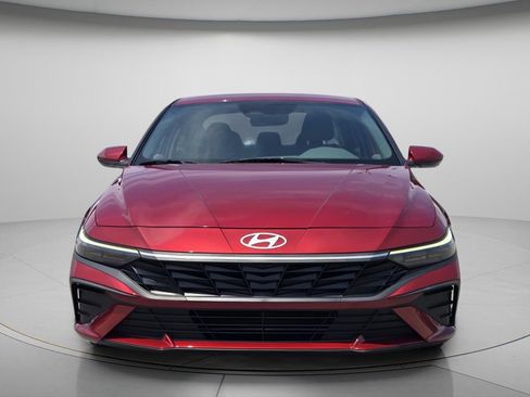 Certified 2025 Hyundai Elantra SE FWD image 5