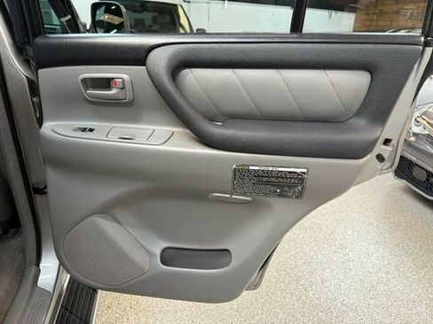 Used 2006 Toyota Land Cruiser AWD/4WD image 27