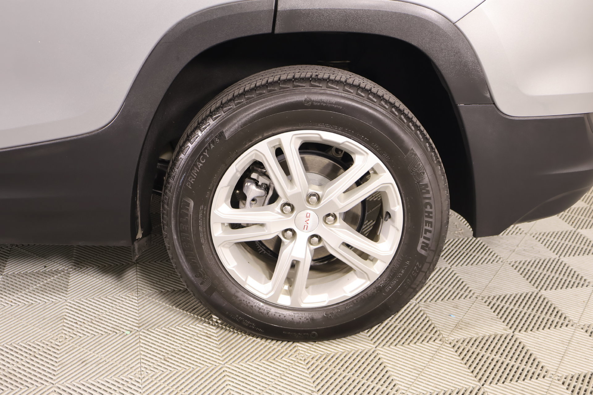 Used 2023 GMC Terrain SLE w/ LPO, Floor Liner Package FWD image 17