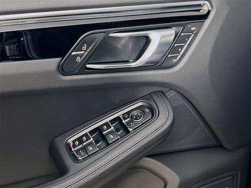 New 2026 Porsche Macan image 20