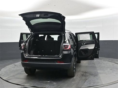 New 2026 Jeep Compass Limited w/ Mopar Graphics Package image 48