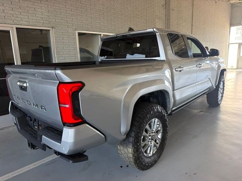 Used 2025 Toyota Tacoma Limited AWD/4WD image 10