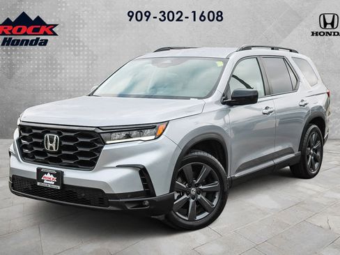 Certified 2025 Honda Pilot Sport image 1