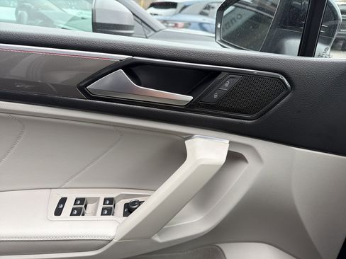 Used 2023 Volkswagen Tiguan SE R-Line image 14