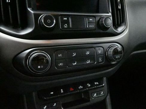 Used 2022 Chevrolet Colorado Z71 AWD/4WD image 21