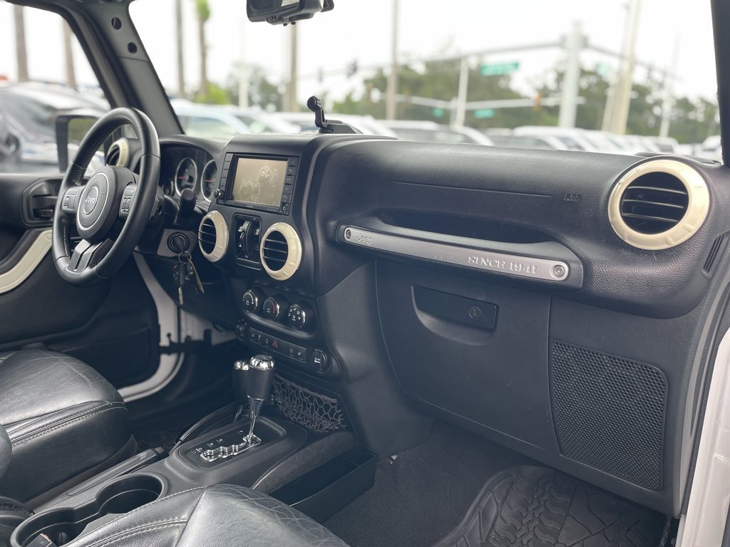 Used 2015 Jeep Wrangler Unlimited Sahara AWD/4WD image 15