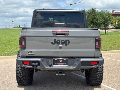 Used 2023 Jeep Gladiator Sport AWD/4WD image 6