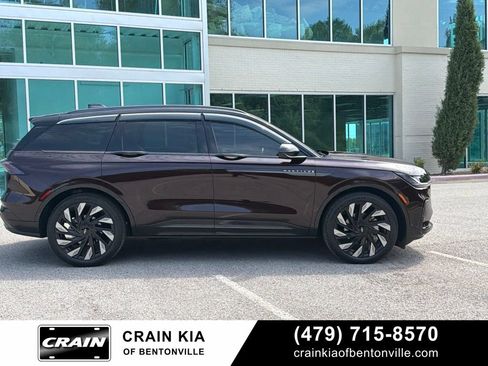 Used 2025 Lincoln Nautilus Reserve w/ Jet Appearance Package AWD/4WD image 7