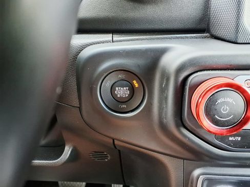 Used 2022 Jeep Gladiator Overland AWD/4WD image 18