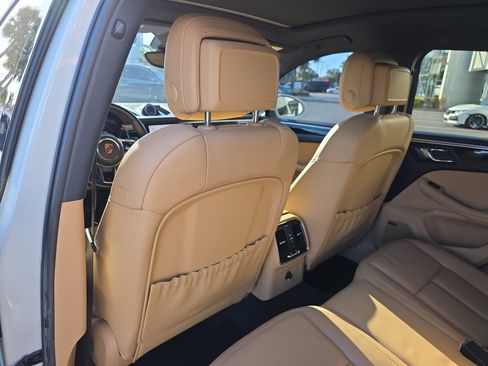 Used 2017 Porsche Macan S image 10